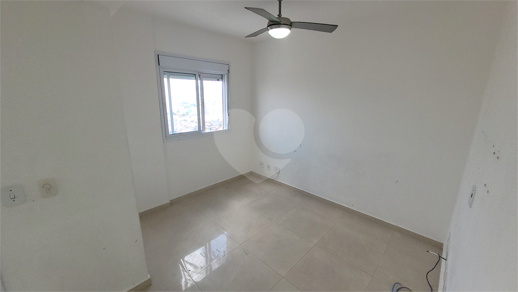 Apartamento a venda. Picanço. 3 quartos (1 suíte), sacada, cozinha americana. 2 vagas