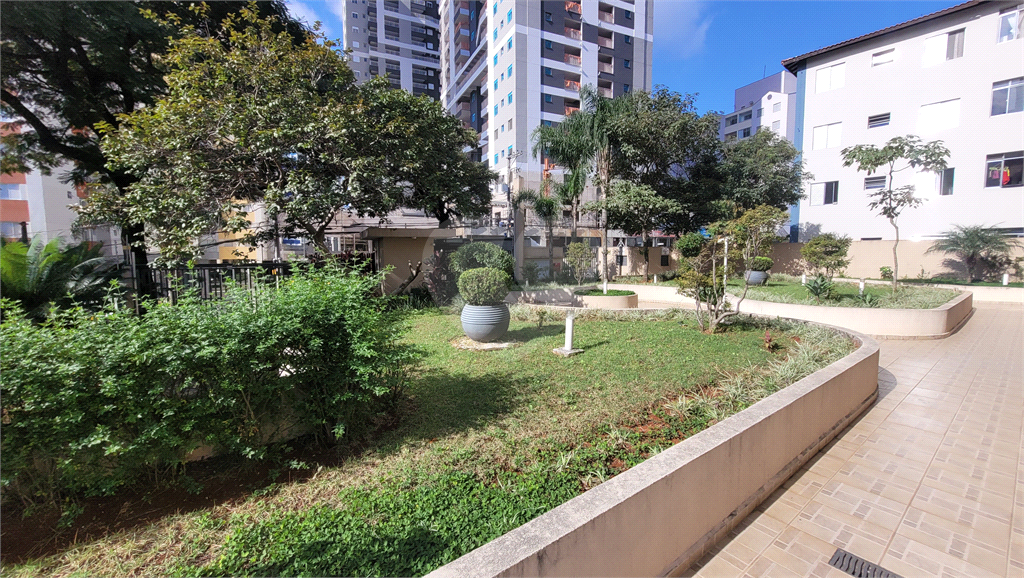 Apartamento a venda. Picanço. 3 quartos (1 suíte), sacada, cozinha americana. 2 vagas