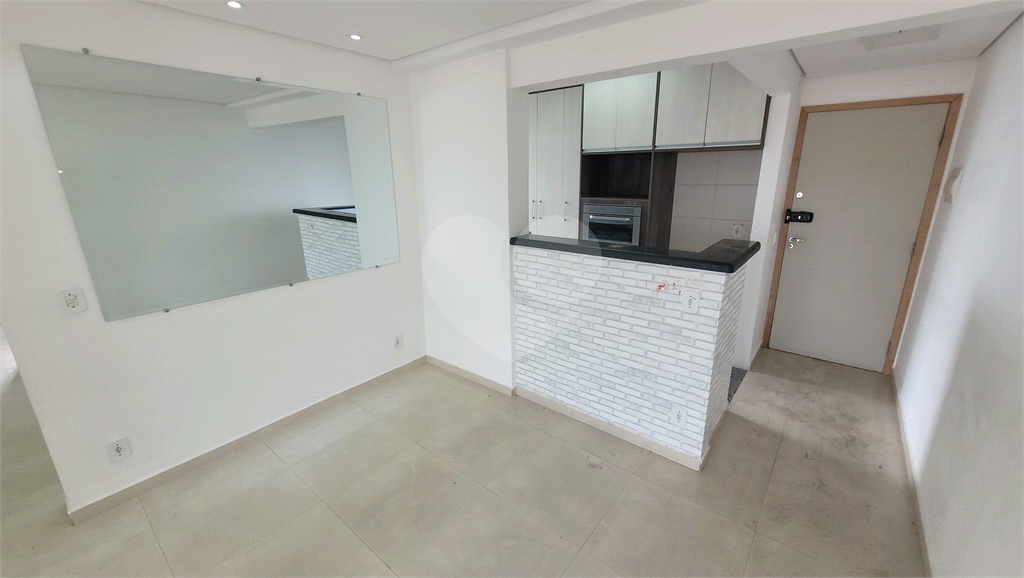 Apartamento a venda. Picanço. 3 quartos (1 suíte), sacada, cozinha americana. 2 vagas