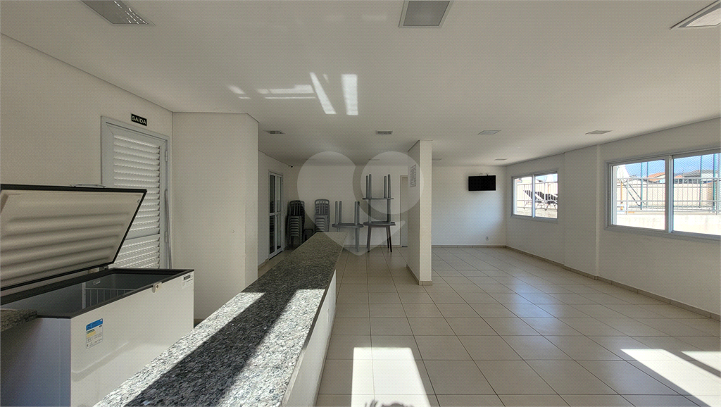 Apartamento a venda. Picanço. 3 quartos (1 suíte), sacada, cozinha americana. 2 vagas