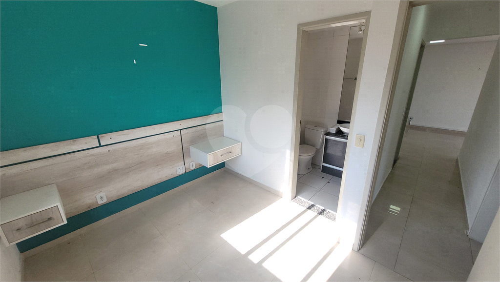 Apartamento a venda. Picanço. 3 quartos (1 suíte), sacada, cozinha americana. 2 vagas