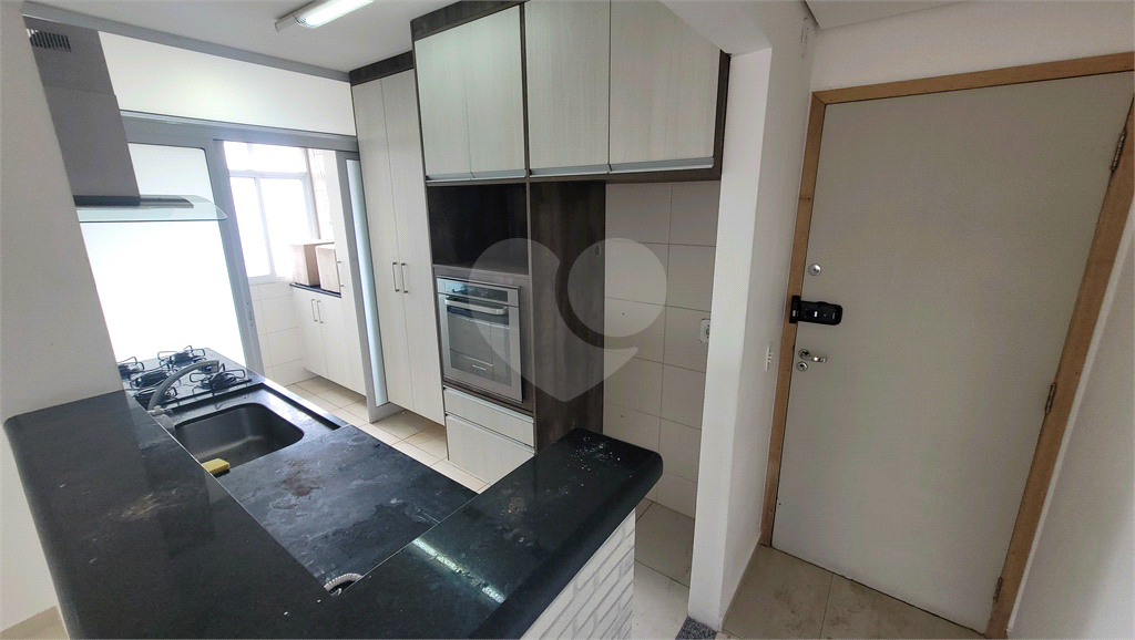 Apartamento a venda. Picanço. 3 quartos (1 suíte), sacada, cozinha americana. 2 vagas