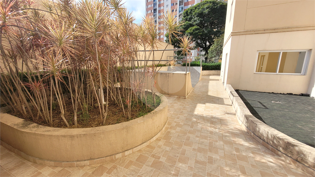 Apartamento a venda. Picanço. 3 quartos (1 suíte), sacada, cozinha americana. 2 vagas