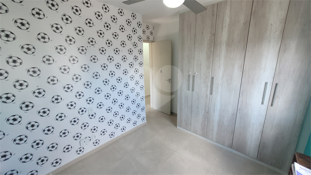 Apartamento a venda. Picanço. 3 quartos (1 suíte), sacada, cozinha americana. 2 vagas