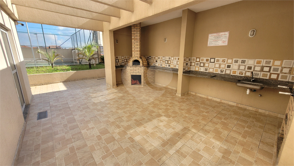 Apartamento a venda. Picanço. 3 quartos (1 suíte), sacada, cozinha americana. 2 vagas