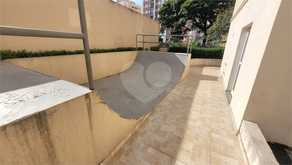 Apartamento a venda. Picanço. 3 quartos (1 suíte), sacada, cozinha americana. 2 vagas