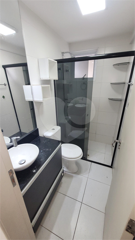 Apartamento a venda. Picanço. 3 quartos (1 suíte), sacada, cozinha americana. 2 vagas