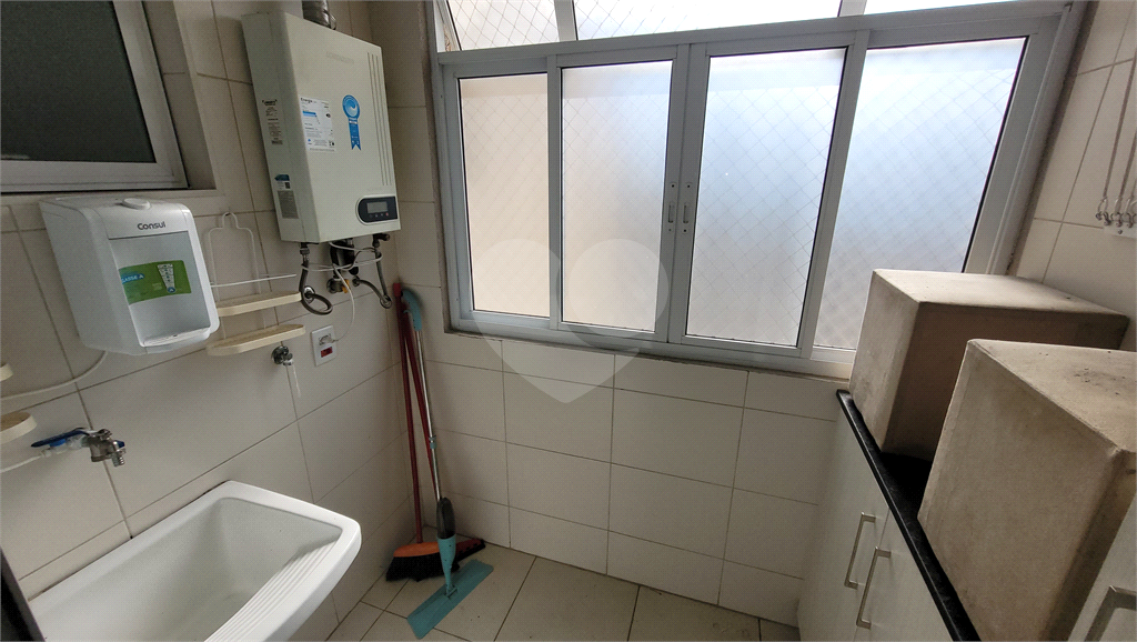 Apartamento a venda. Picanço. 3 quartos (1 suíte), sacada, cozinha americana. 2 vagas