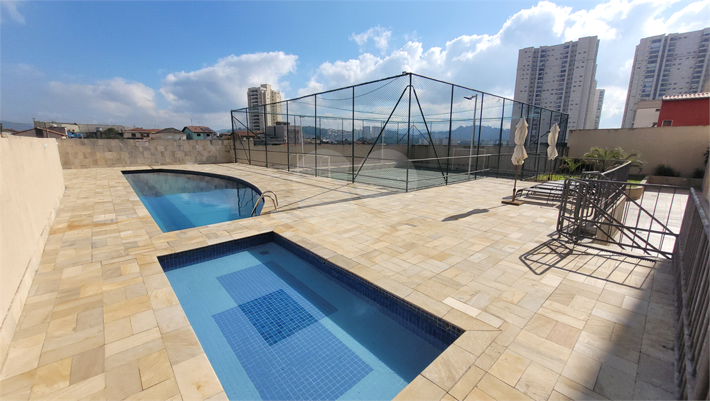 Apartamento a venda. Picanço. 3 quartos (1 suíte), sacada, cozinha americana. 2 vagas