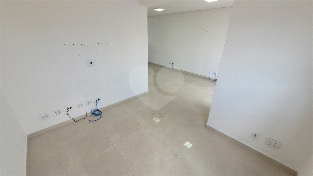 Apartamento a venda. Picanço. 3 quartos (1 suíte), sacada, cozinha americana. 2 vagas