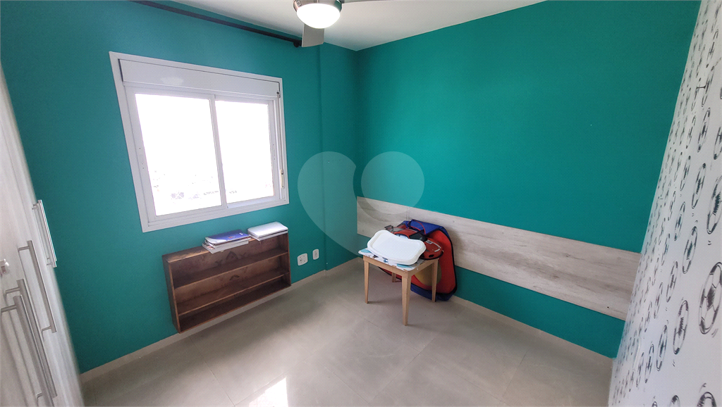 Apartamento a venda. Picanço. 3 quartos (1 suíte), sacada, cozinha americana. 2 vagas