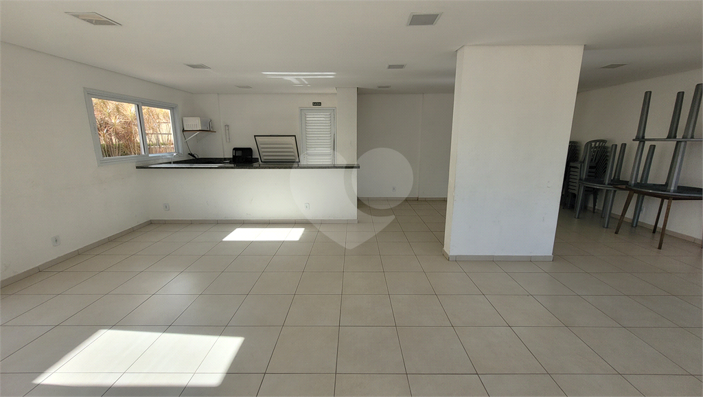 Apartamento a venda. Picanço. 3 quartos (1 suíte), sacada, cozinha americana. 2 vagas