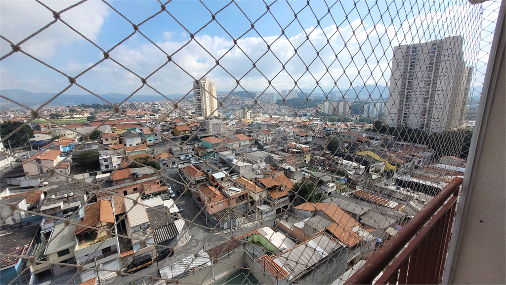 Apartamento a venda. Picanço. 3 quartos (1 suíte), sacada, cozinha americana. 2 vagas