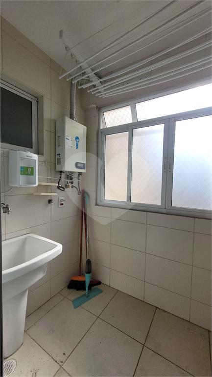 Apartamento a venda. Picanço. 3 quartos (1 suíte), sacada, cozinha americana. 2 vagas
