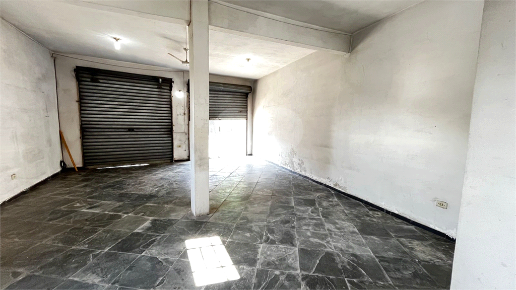 Oportunidade para Investidores – Casa Térrea com Espaço Comercial na Frente