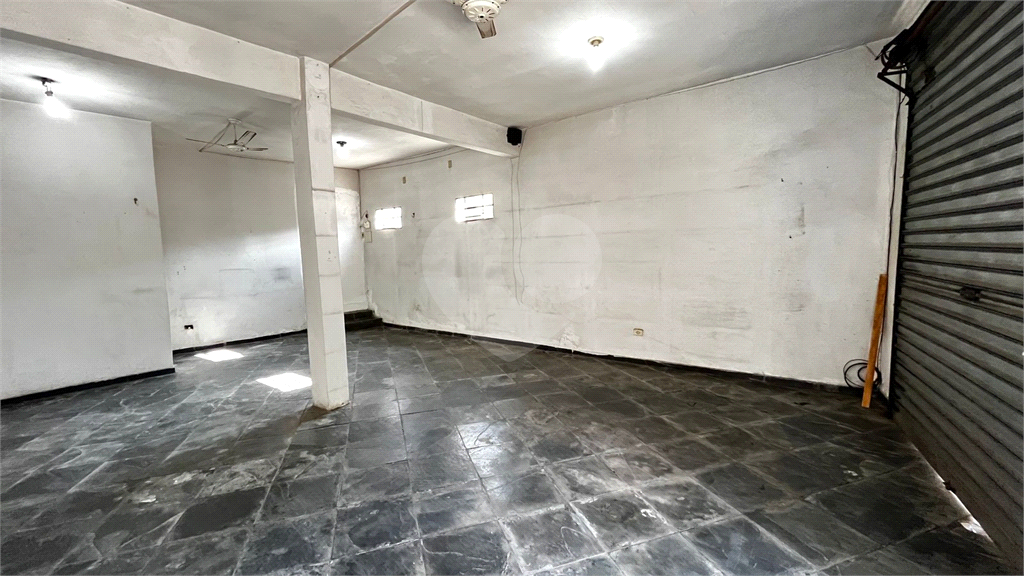 Oportunidade para Investidores – Casa Térrea com Espaço Comercial na Frente
