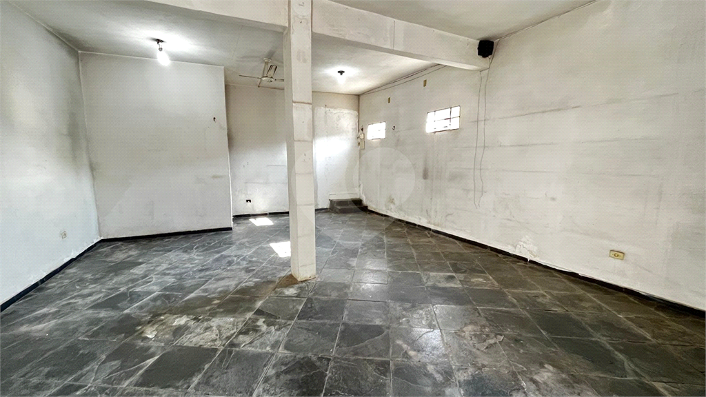 Oportunidade para Investidores – Casa Térrea com Espaço Comercial na Frente