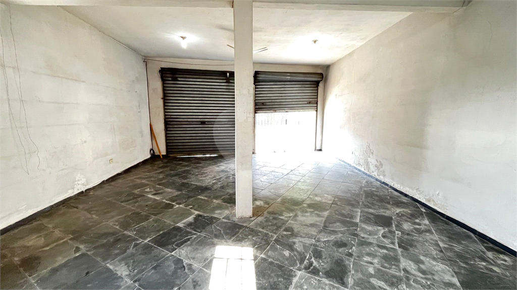 Oportunidade para Investidores – Casa Térrea com Espaço Comercial na Frente