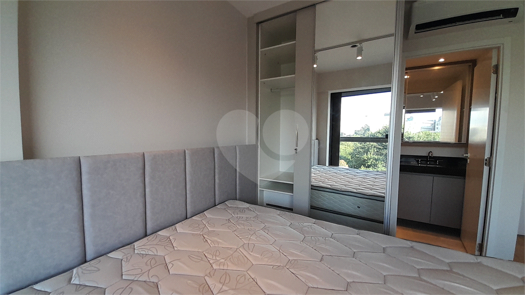 Studio Mobiliado de 28m² para Locação em Frente à Estação Oscar Freire