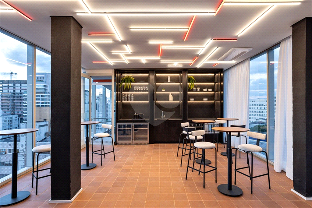 Studio Mobiliado de 28m² para Locação em Frente à Estação Oscar Freire