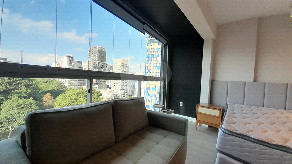 Studio Mobiliado de 28m² para Locação em Frente à Estação Oscar Freire