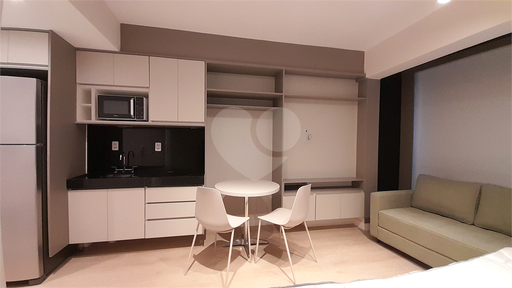 Studio Mobiliado de 28m² para Locação em Frente à Estação Oscar Freire
