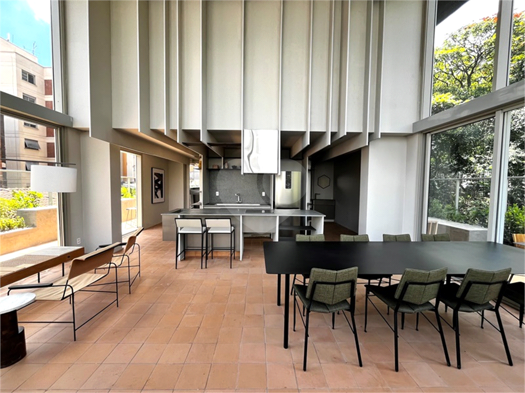 Studio Mobiliado de 28m² para Locação em Frente à Estação Oscar Freire