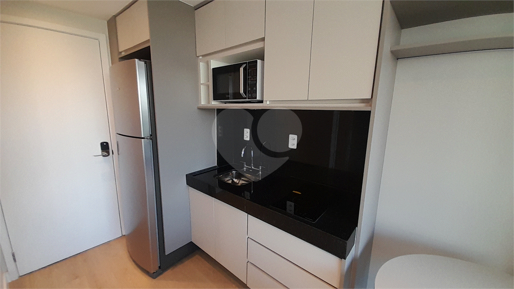 Studio Mobiliado de 28m² para Locação em Frente à Estação Oscar Freire