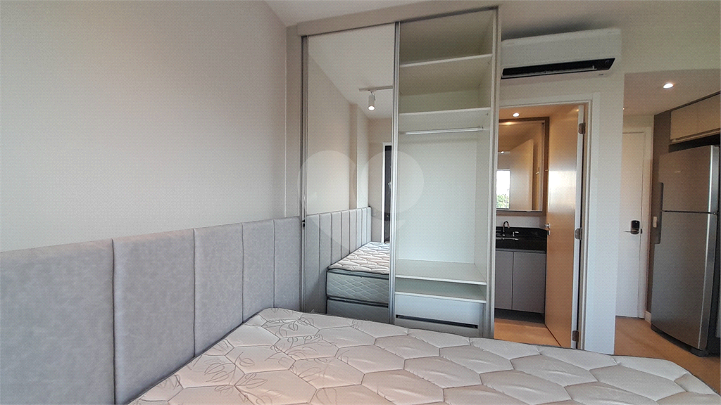 Studio Mobiliado de 28m² para Locação em Frente à Estação Oscar Freire