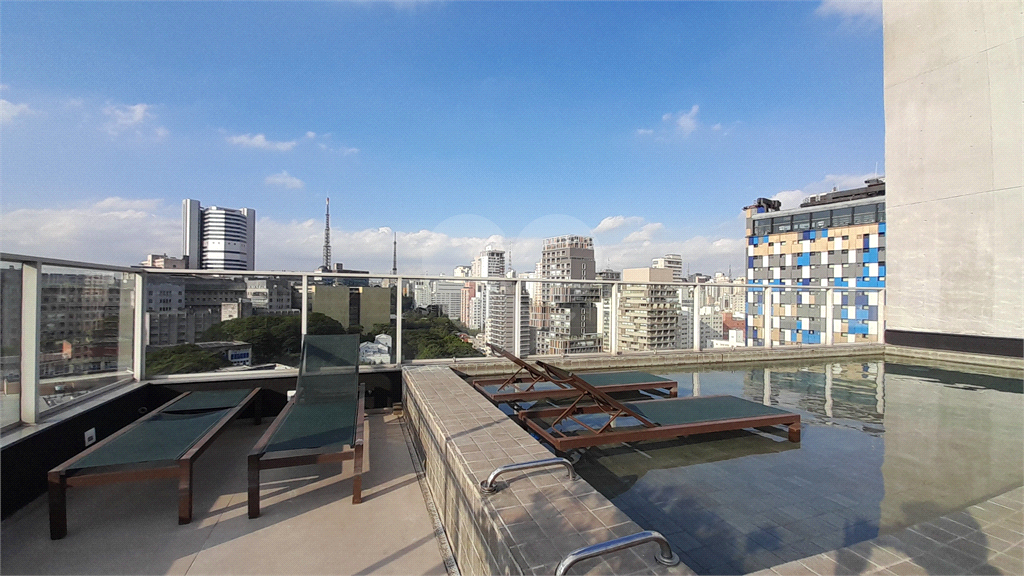 Studio Mobiliado de 28m² para Locação em Frente à Estação Oscar Freire