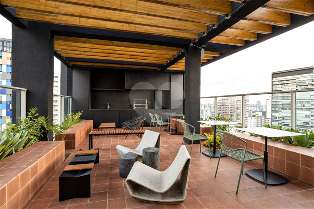 Studio Mobiliado de 28m² para Locação em Frente à Estação Oscar Freire