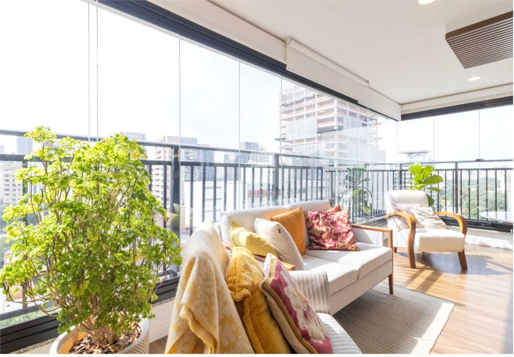Venda ou Locação. Apartamento  em Pinheiros – 147m², 2 Suítes, 2 Vagas,