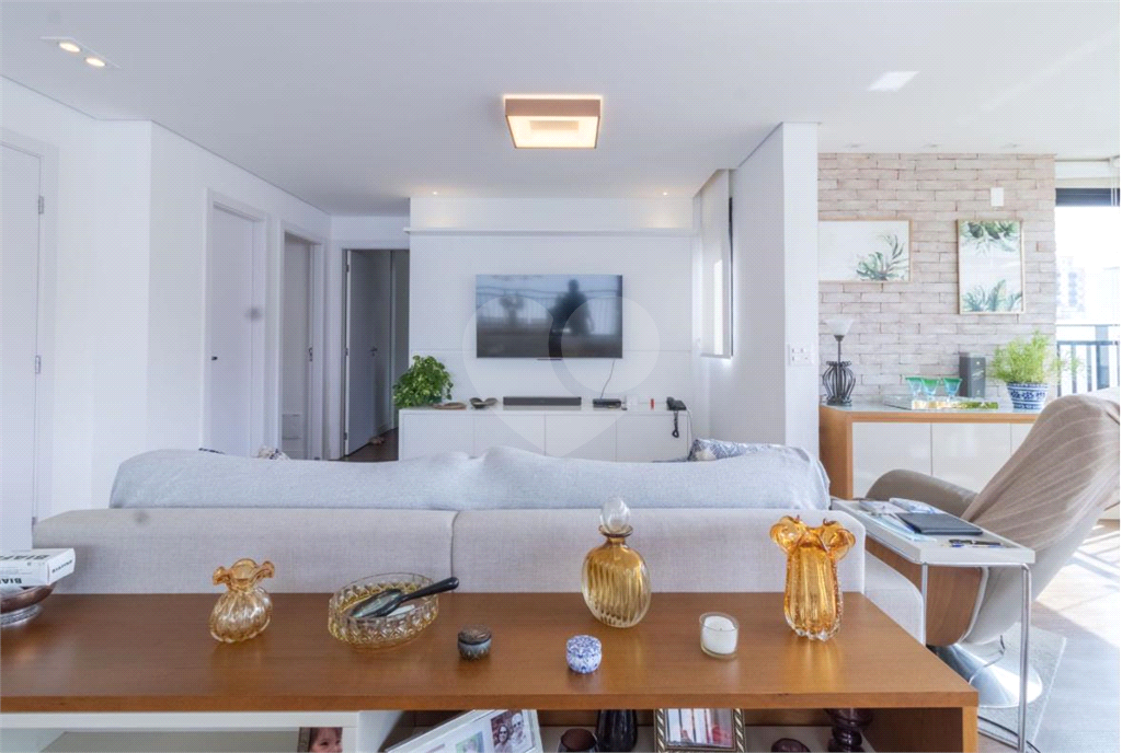 Venda ou Locação. Apartamento  em Pinheiros – 147m², 2 Suítes, 2 Vagas,