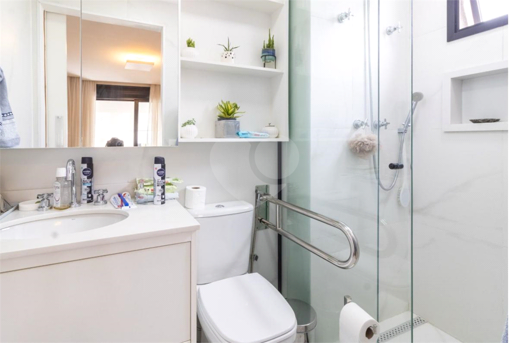Venda ou Locação. Apartamento  em Pinheiros – 147m², 2 Suítes, 2 Vagas,