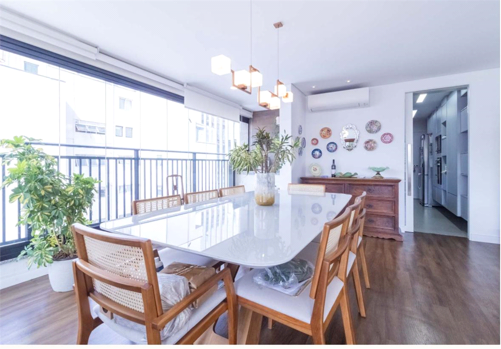 Venda ou Locação. Apartamento  em Pinheiros – 147m², 2 Suítes, 2 Vagas,