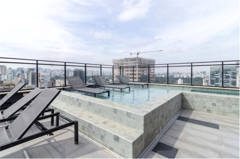 Venda ou Locação. Apartamento  em Pinheiros – 147m², 2 Suítes, 2 Vagas,