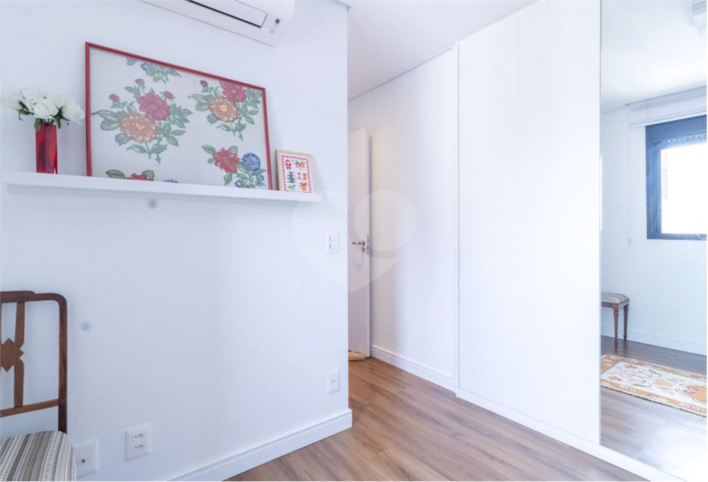 Venda ou Locação. Apartamento  em Pinheiros – 147m², 2 Suítes, 2 Vagas,