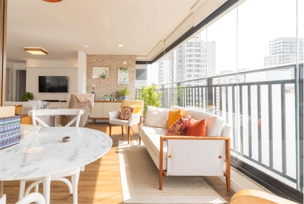Venda ou Locação. Apartamento  em Pinheiros – 147m², 2 Suítes, 2 Vagas,