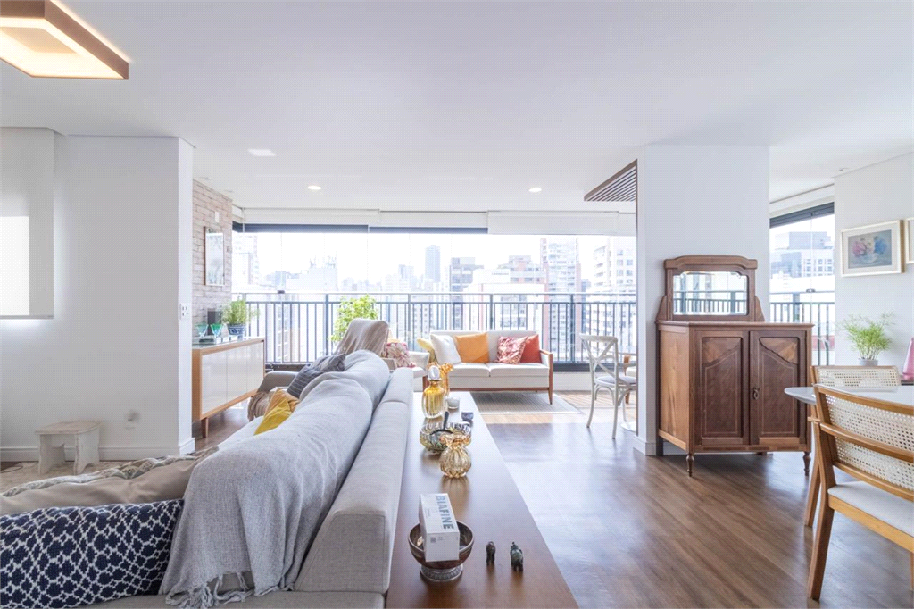 Venda ou Locação. Apartamento  em Pinheiros – 147m², 2 Suítes, 2 Vagas,