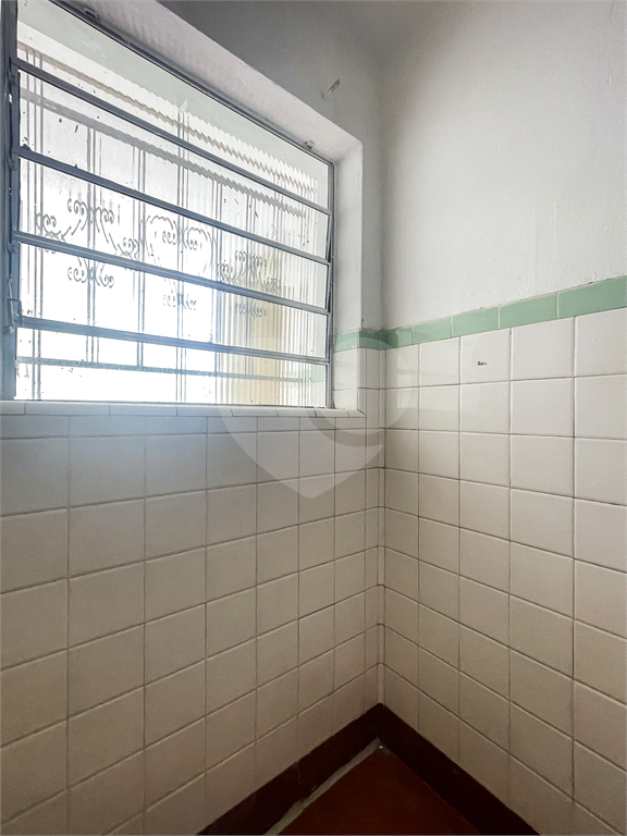 Sobrado no Ipiranga. 02 dormitorios Amplos, Cozinha, Lavanderia, 01 wc Quintal. , Edicula com 1 wc.