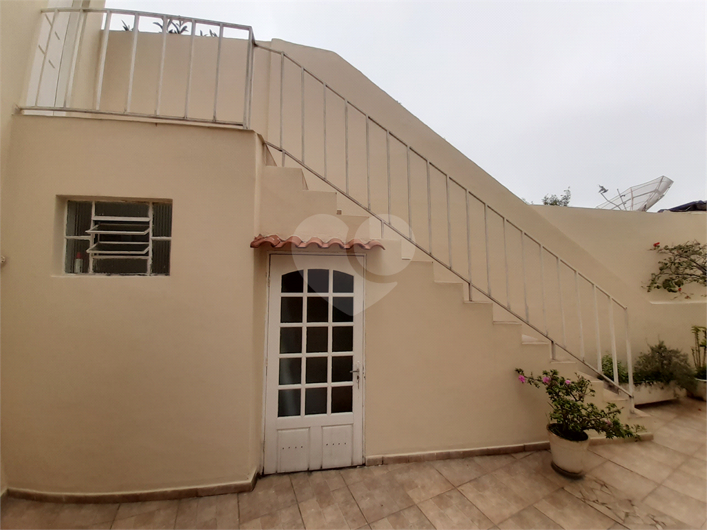 Vende-se: Sobrado de Vila, 2 quartos, Edícula com 1 Suíte, 1 Vaga, Santana!