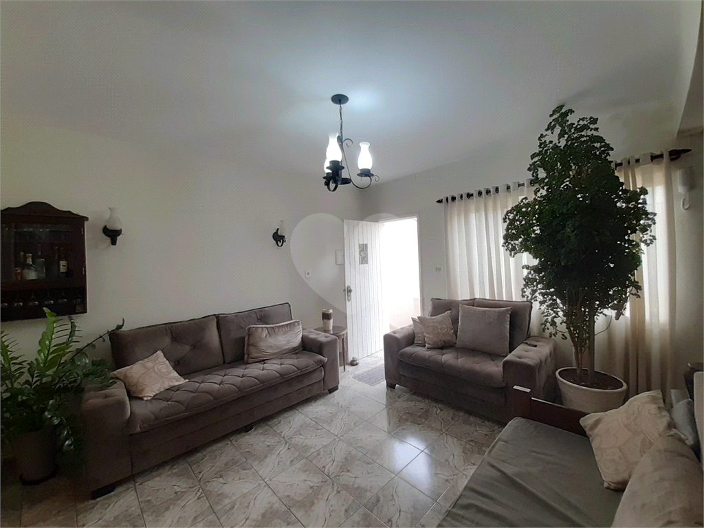 Vende-se: Sobrado de Vila, 2 quartos, Edícula com 1 Suíte, 1 Vaga, Santana!