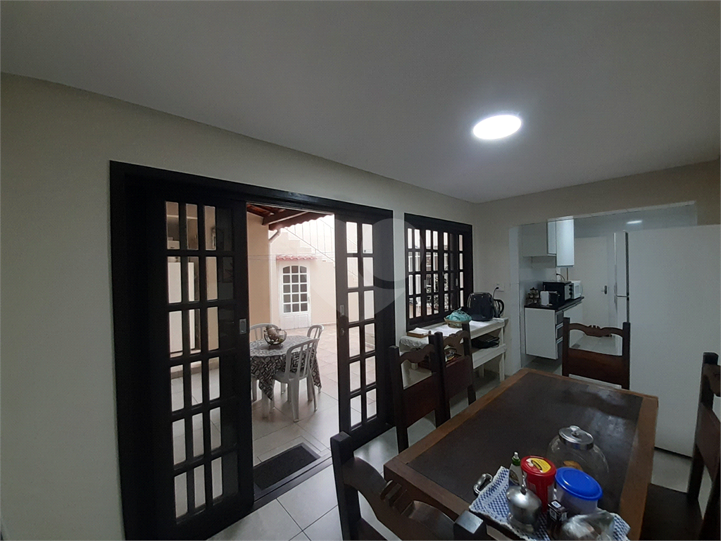 Vende-se: Sobrado de Vila, 2 quartos, Edícula com 1 Suíte, 1 Vaga, Santana!
