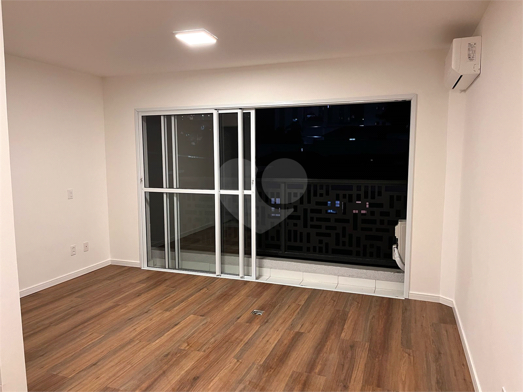 Studio para venda a poucos meros do metrô Parada Inglesa