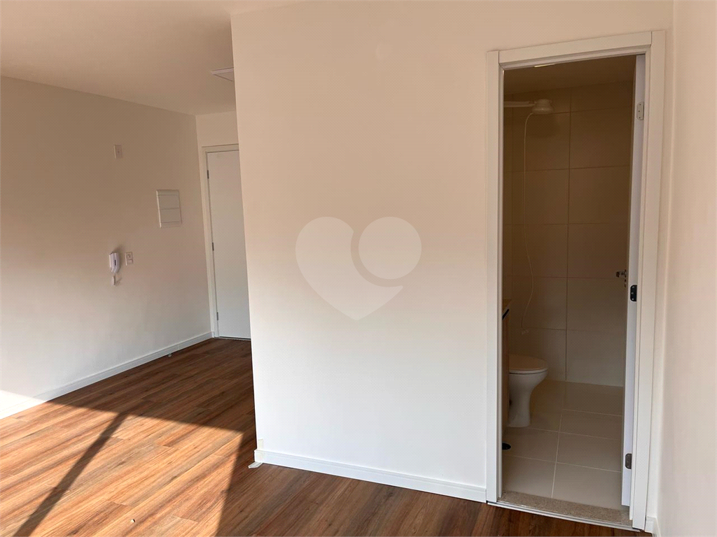 Studio para venda a poucos meros do metrô Parada Inglesa