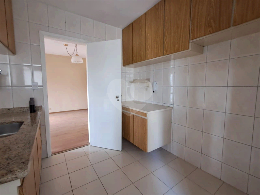 Imóvel de 67m² com 2 quartos, sala de estar com varanda, 1 vaga de garagem Pompéia