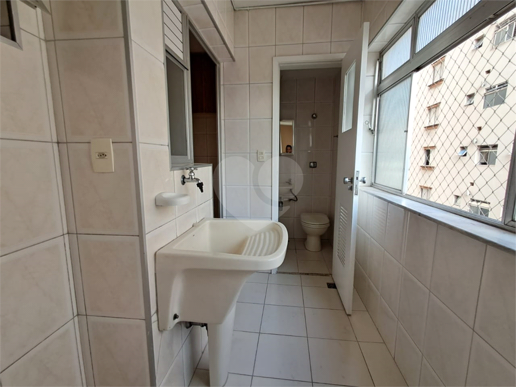 Imóvel de 67m² com 2 quartos, sala de estar com varanda, 1 vaga de garagem Pompéia