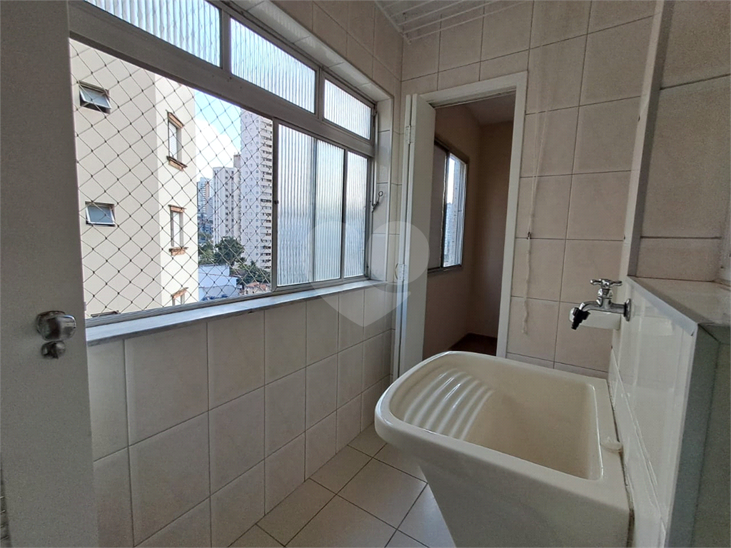 Imóvel de 67m² com 2 quartos, sala de estar com varanda, 1 vaga de garagem Pompéia