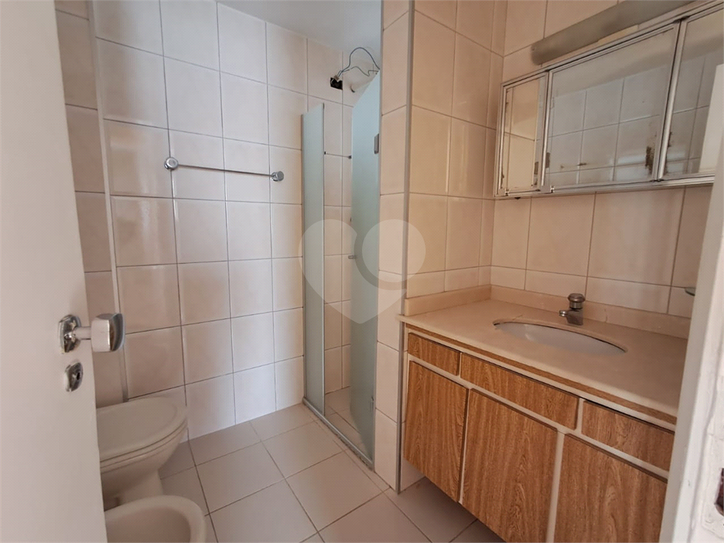 Imóvel de 67m² com 2 quartos, sala de estar com varanda, 1 vaga de garagem Pompéia