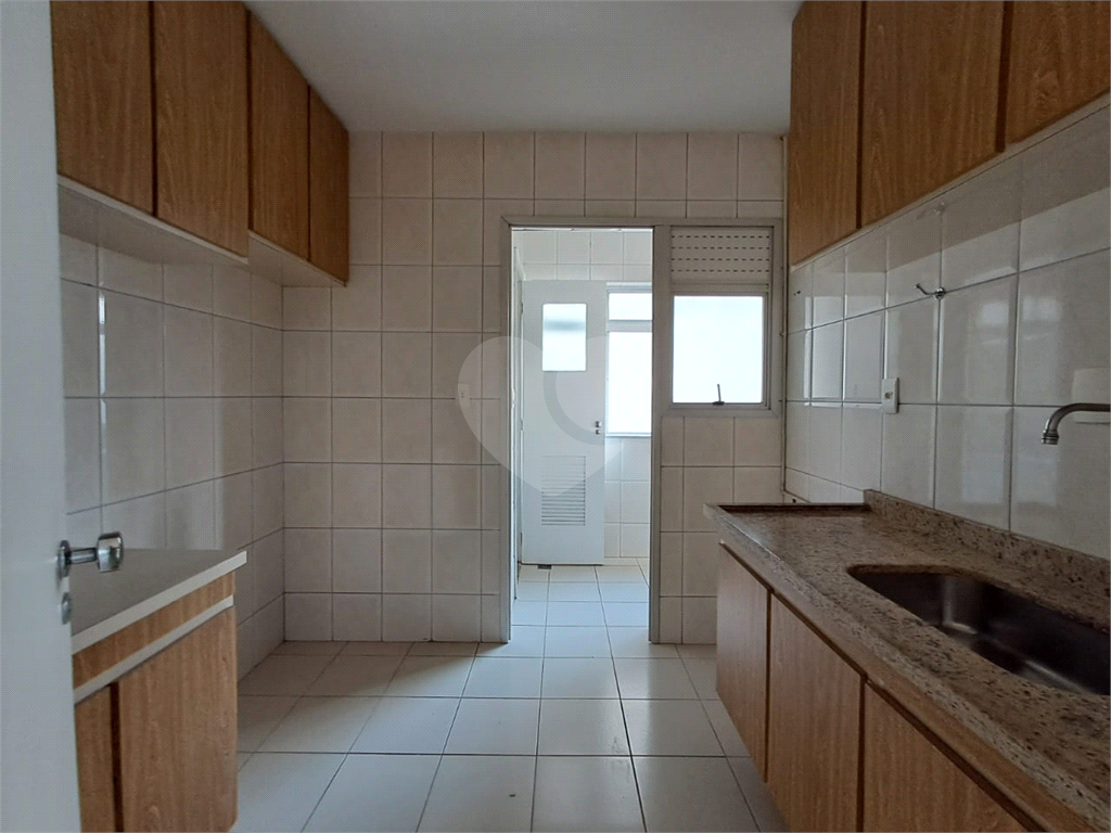 Imóvel de 67m² com 2 quartos, sala de estar com varanda, 1 vaga de garagem Pompéia